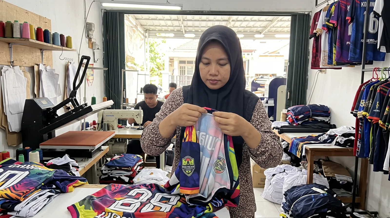 Ilustrasi ciri jersey printing berkualitas untuk panduan jersey printing Zipzip